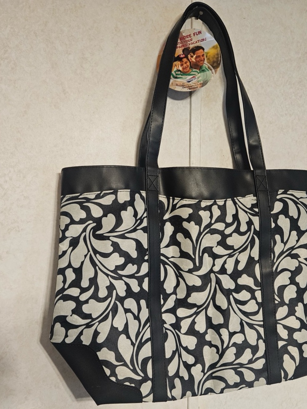 NWT~American Tourister Large Travel Tote Carry On~Black & Cream Floral 20x15 - Picture 2 of 3